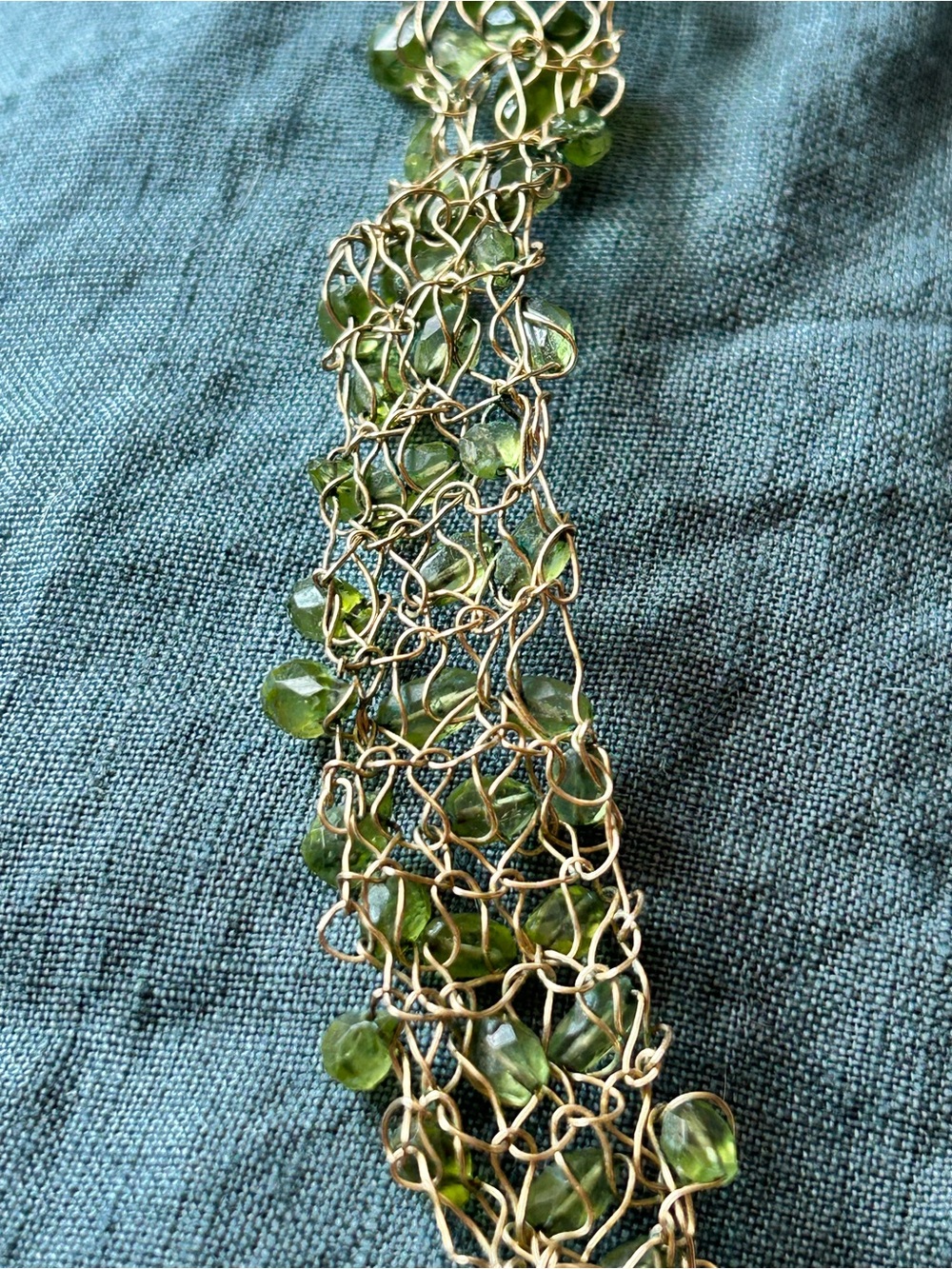 Artisan Gold Wire-Peridot Choker Necklace with over 100 peridot gems - Picture 4 of 9